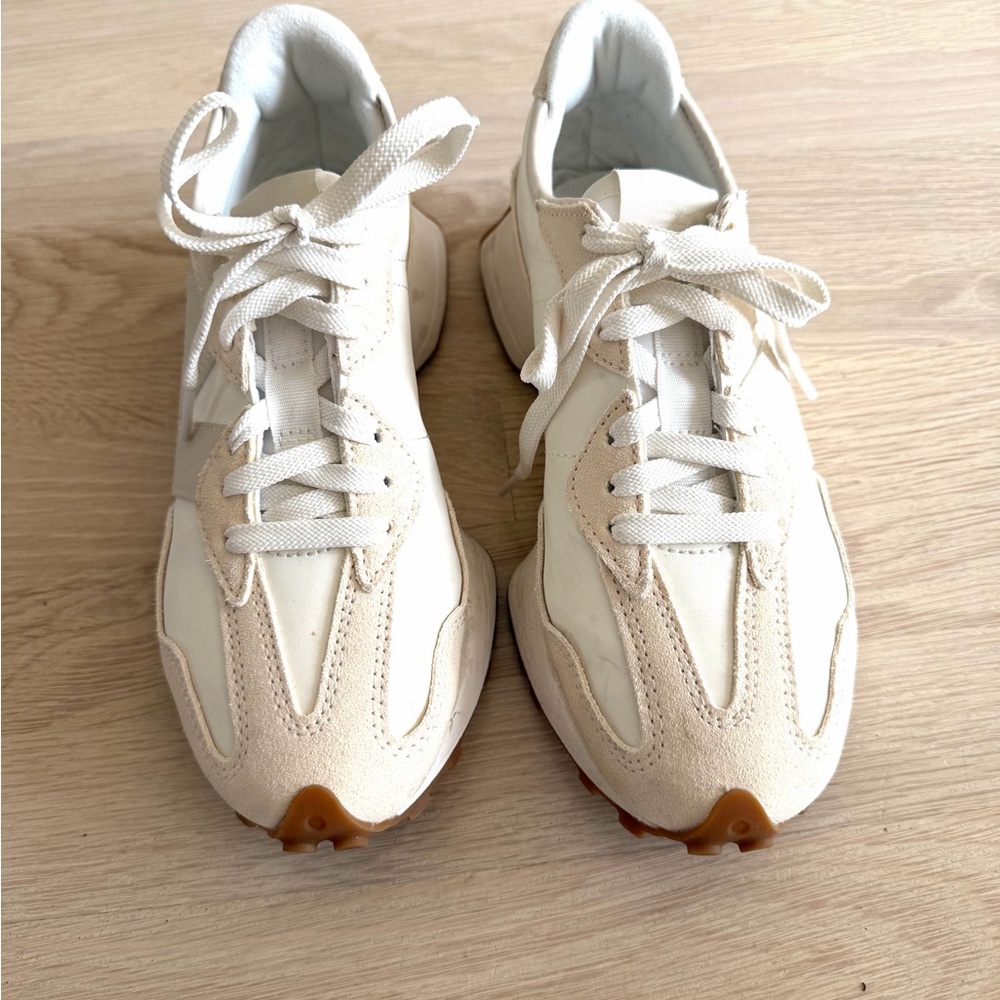 Size 7.5 med. New balance ladies Style 327.